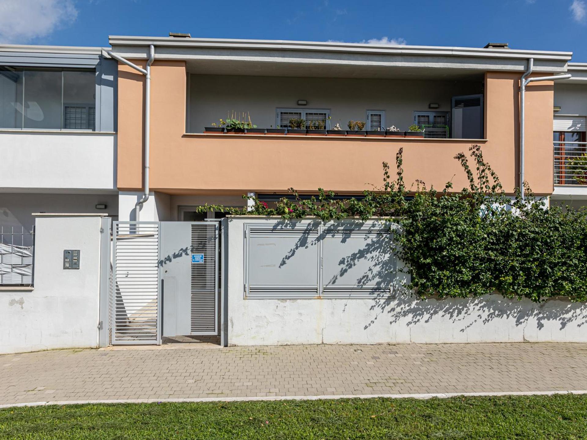 Mrb Real Estate - Maison Ludovica - Monolocale Moderno Con Giardino Фраттокке Экстерьер фото