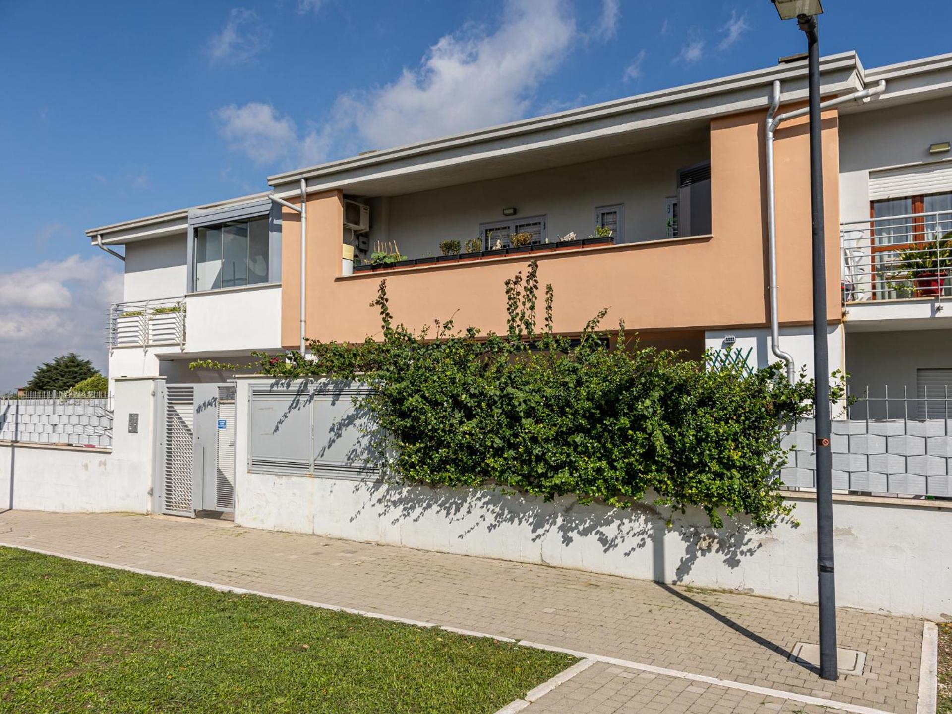 Mrb Real Estate - Maison Ludovica - Monolocale Moderno Con Giardino Фраттокке Экстерьер фото