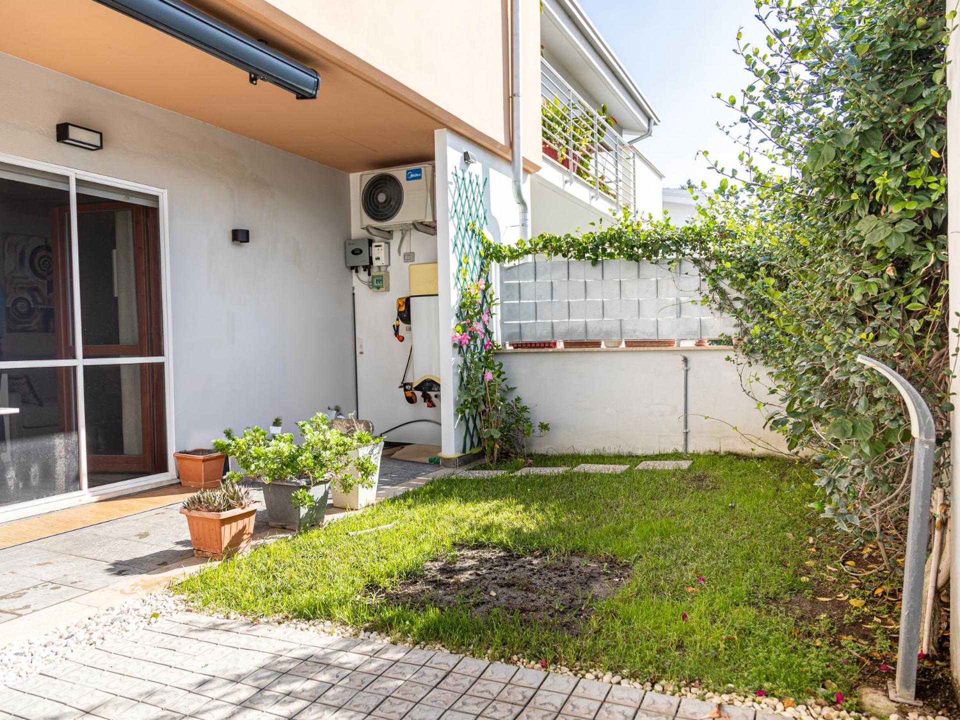 Mrb Real Estate - Maison Ludovica - Monolocale Moderno Con Giardino Фраттокке Экстерьер фото