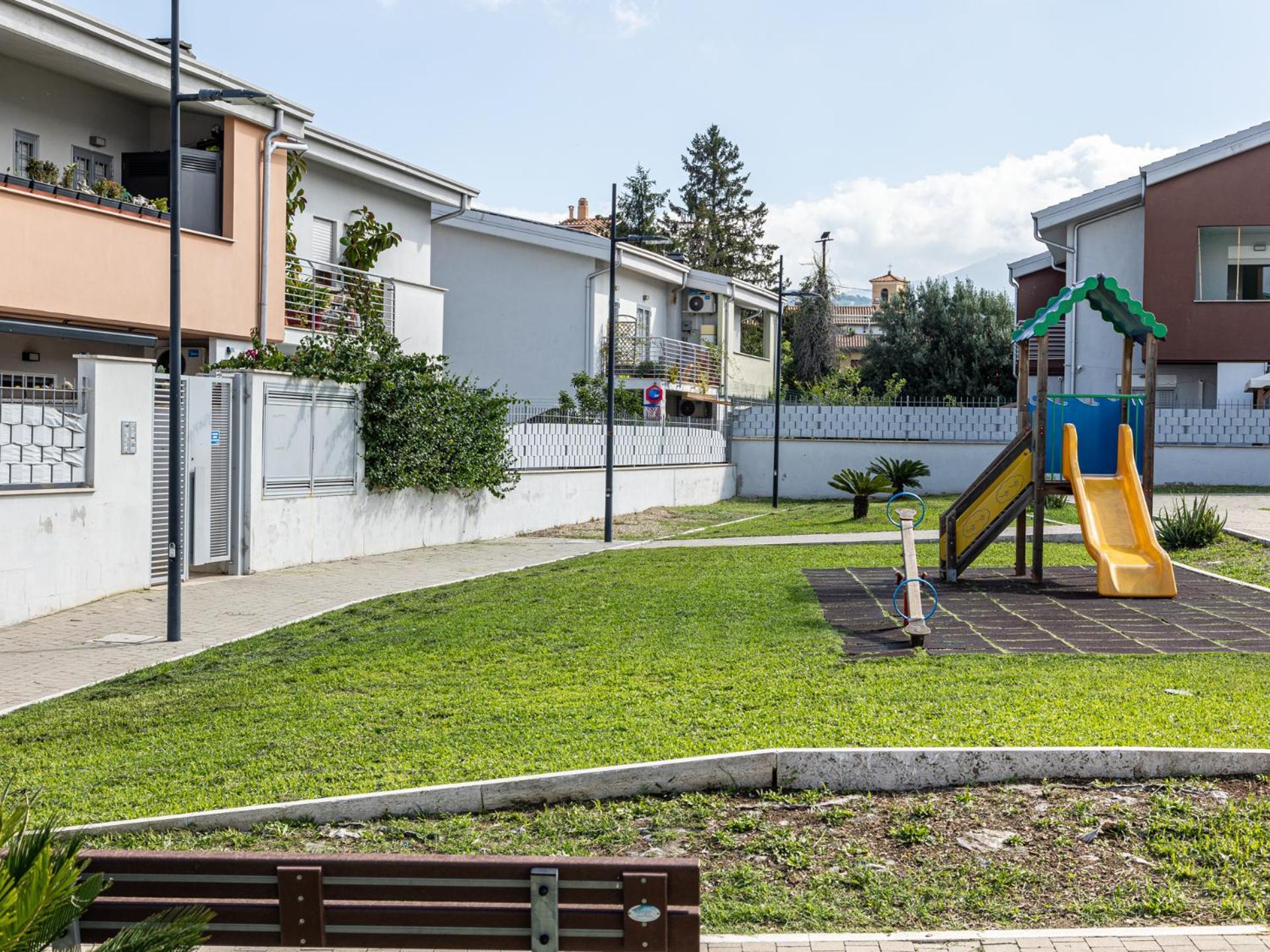 Mrb Real Estate - Maison Ludovica - Monolocale Moderno Con Giardino Фраттокке Экстерьер фото